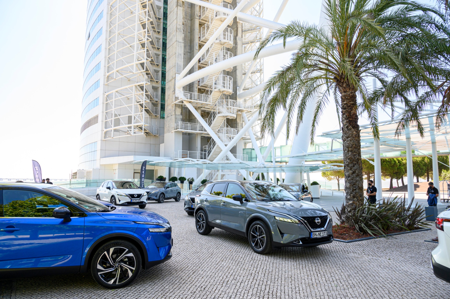 Frota Nissan Qashqai junto ao Hotel Vasco da Gama em Lisboa