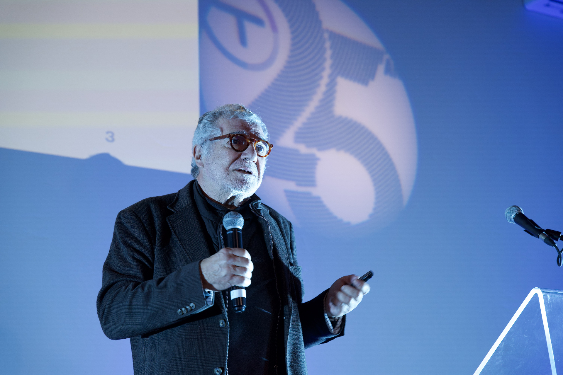 Luís Campos e Cunha, ex-Ministro das Finanças, em intervenção na conferência «Conversas com Futuro».