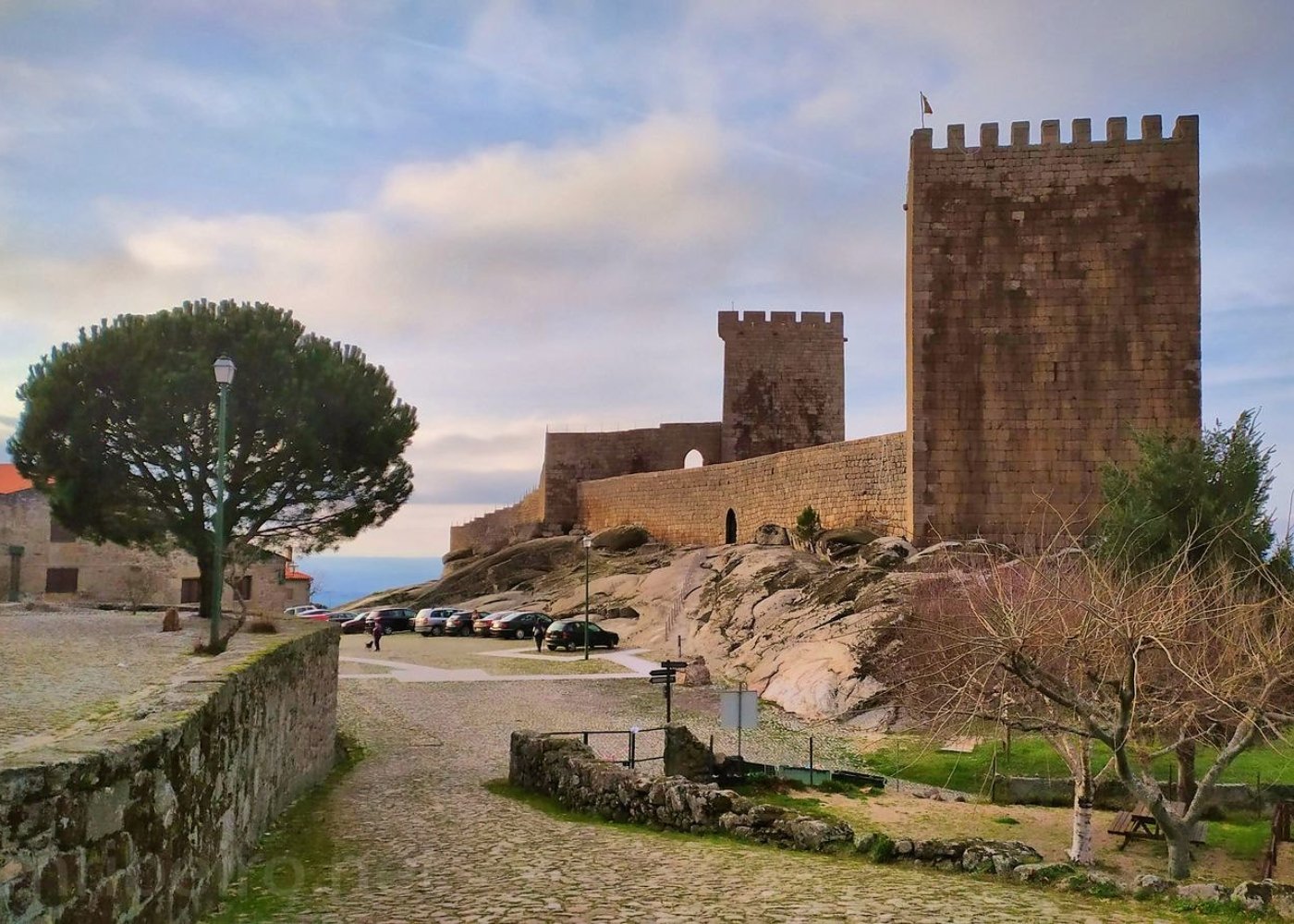 Linhares da Beira: a aldeia que “vigia” a Serra da Estrela
