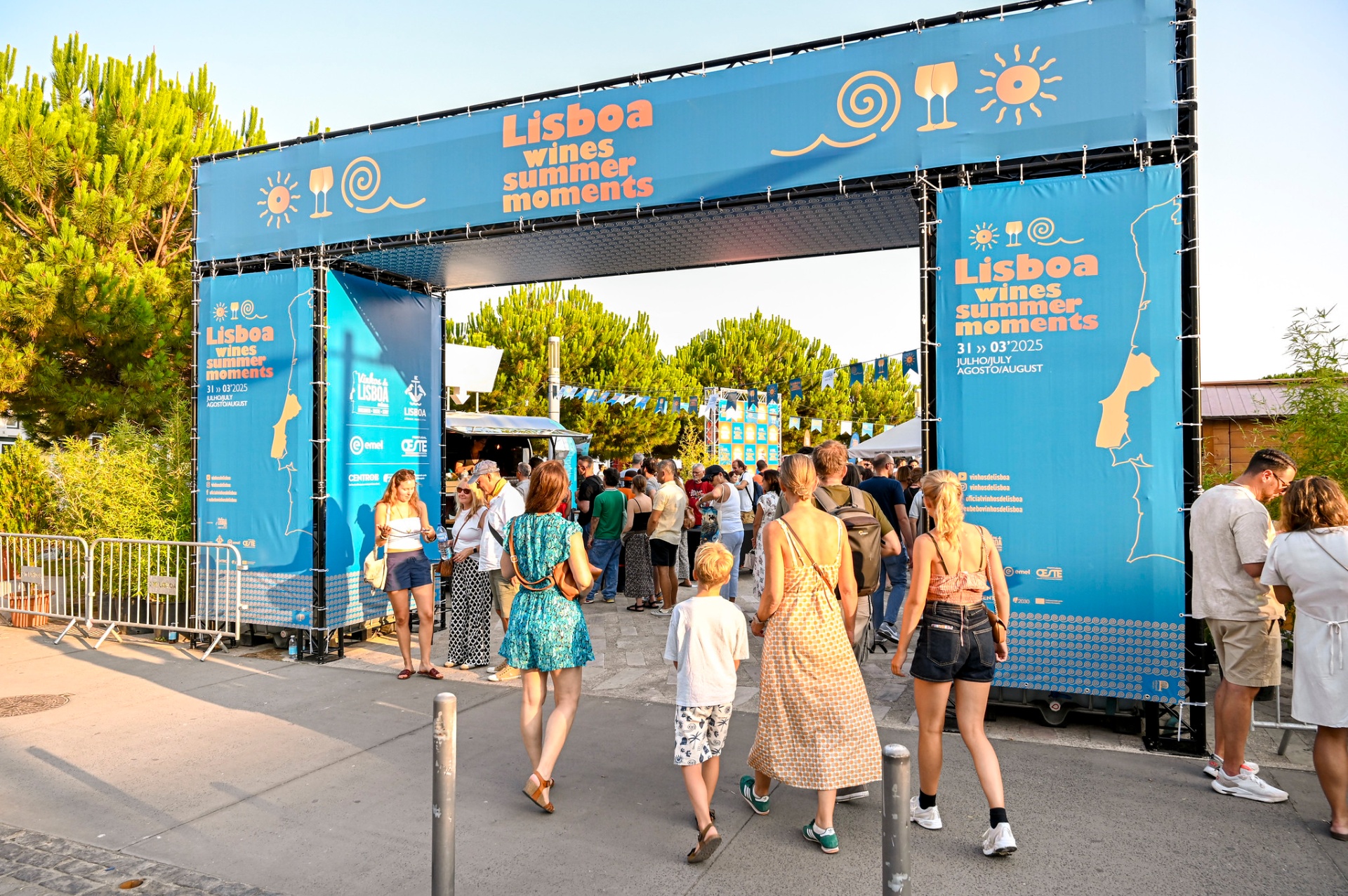 Entrada do Lisboa Wines Summer Moments com público a chegar