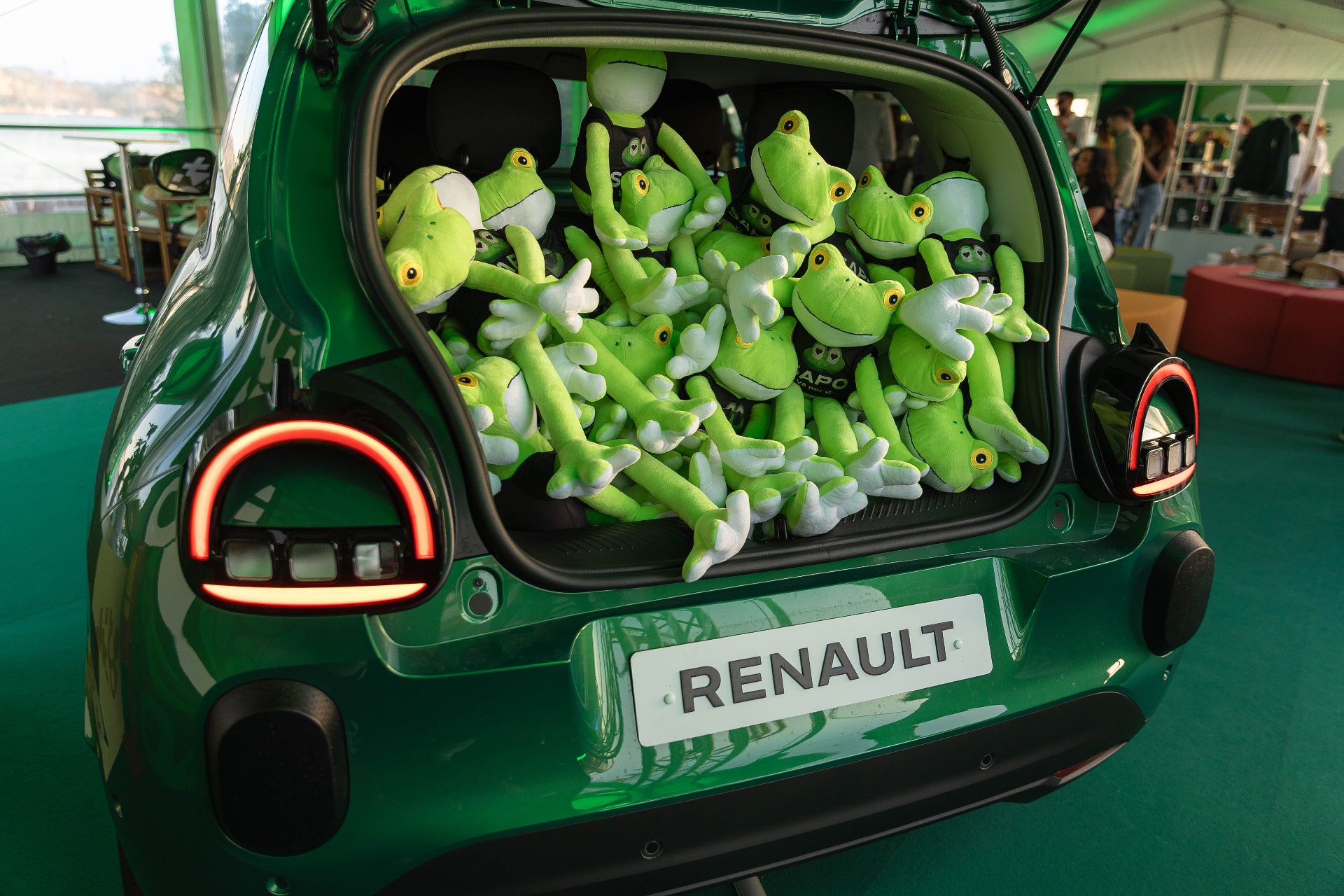 Renault Twingo E-Tech elétrico acelera a animação no arraial «Santos em Santos» – imagem 3