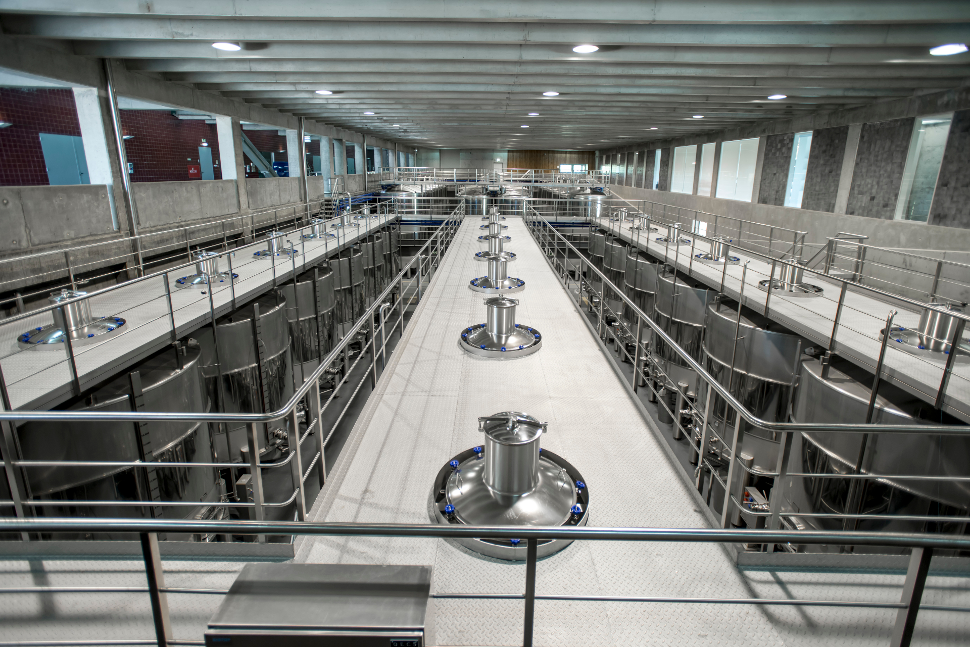 Sala de cubas de inox da AdegaMãe