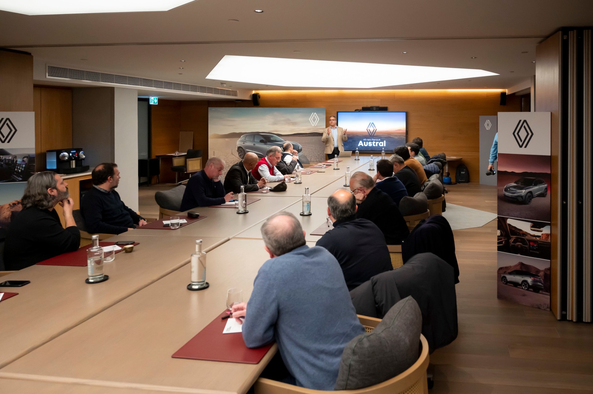 Conferência de imprensa do All-new Renault Austral com jornalistas em sala