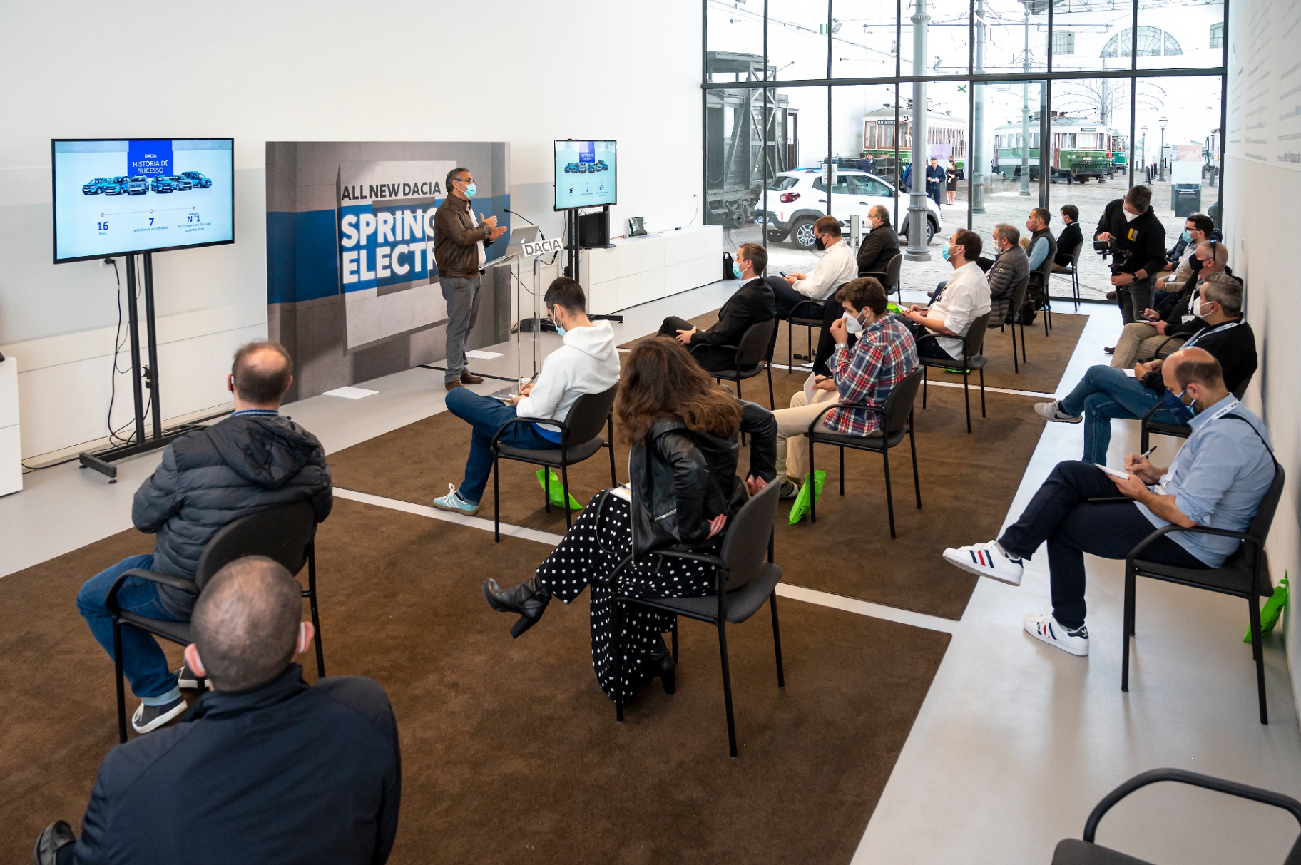 Apresentação do Dacia Spring a jornalistas no Museu do Carro Eléctrico