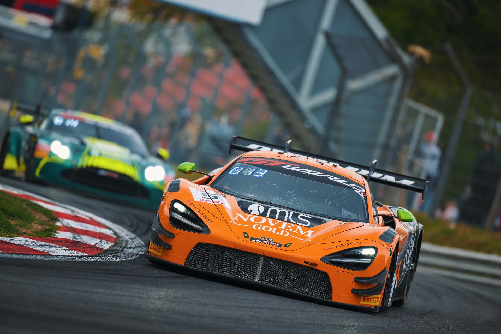 Guilherme Oliveira conquista primeira vitória no GT World Challenge Europe em fim de semana de afirmação em Brands Hatch