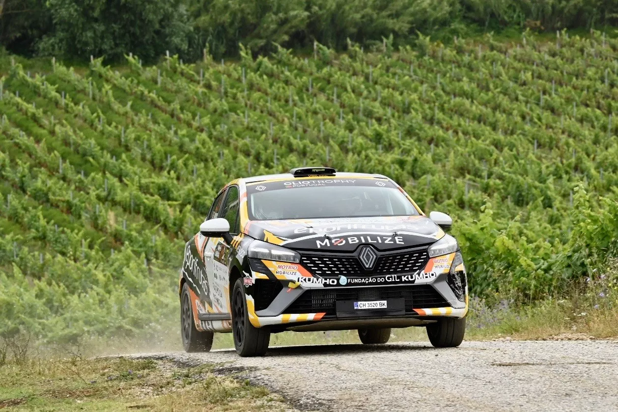 Emoção e espetáculo na estreia do Clio Trophy Portugal